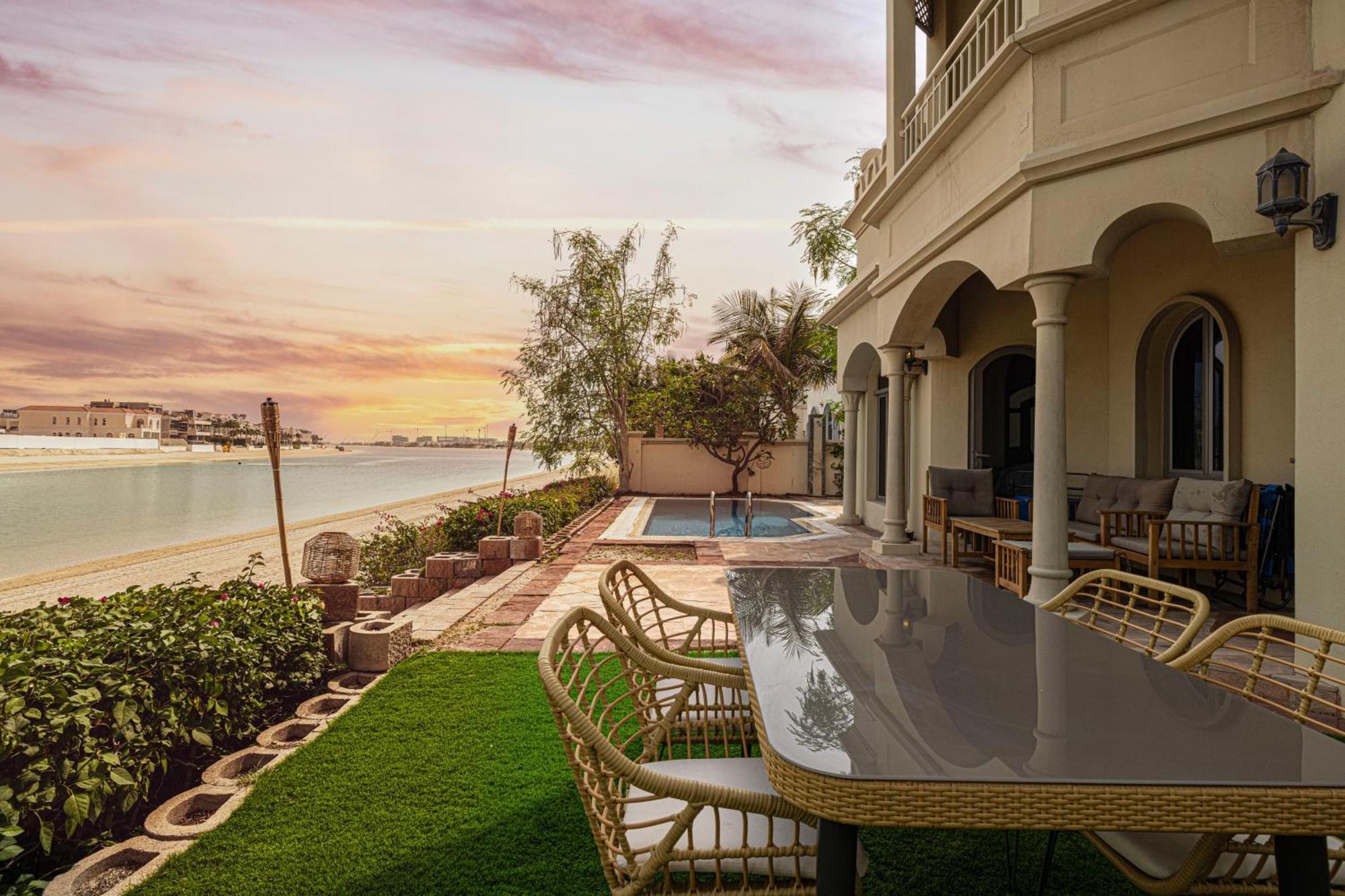 Beachfront For 10 Guests With Full Kitchen & View Villa *