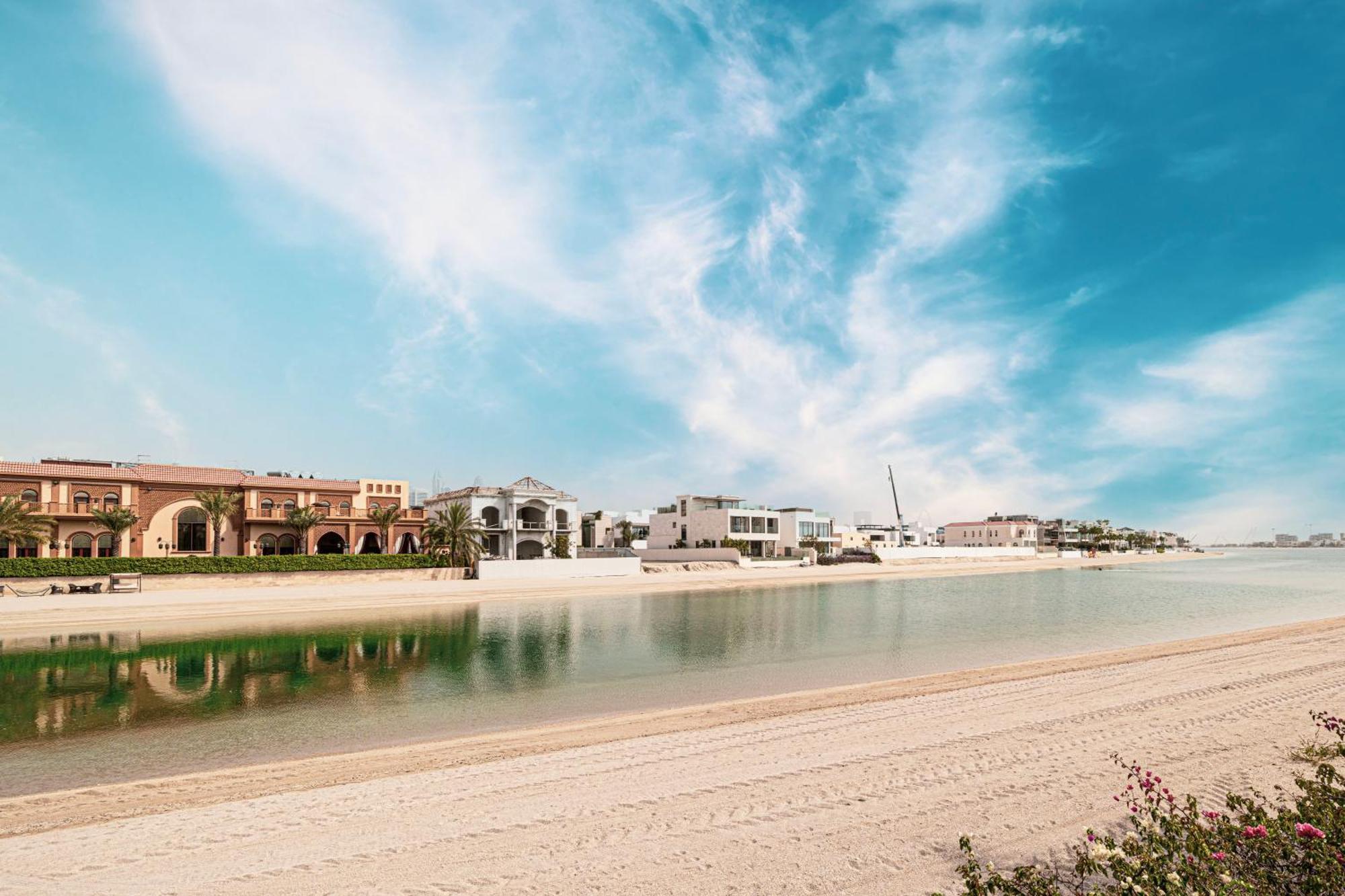 Beachfront For 10 Guests With Full Kitchen & View Villa Dubai