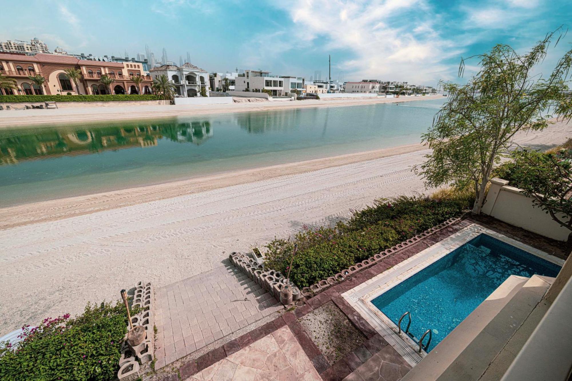 Villa Beachfront For 10 Guests With Full Kitchen & View