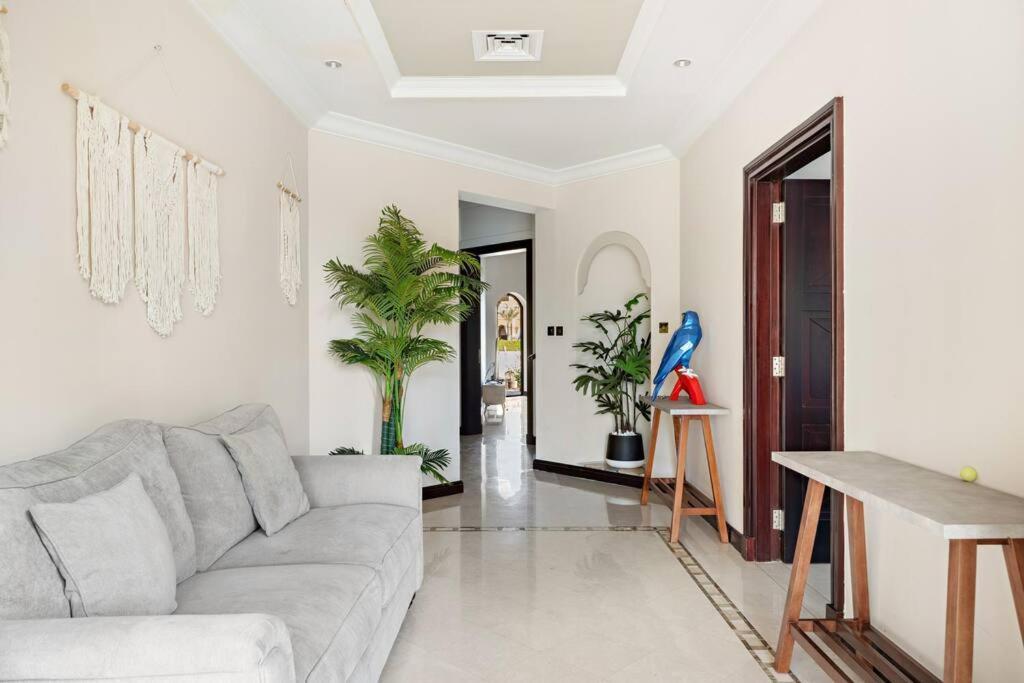 Beachfront For 10 Guests With Full Kitchen & View * Dubai