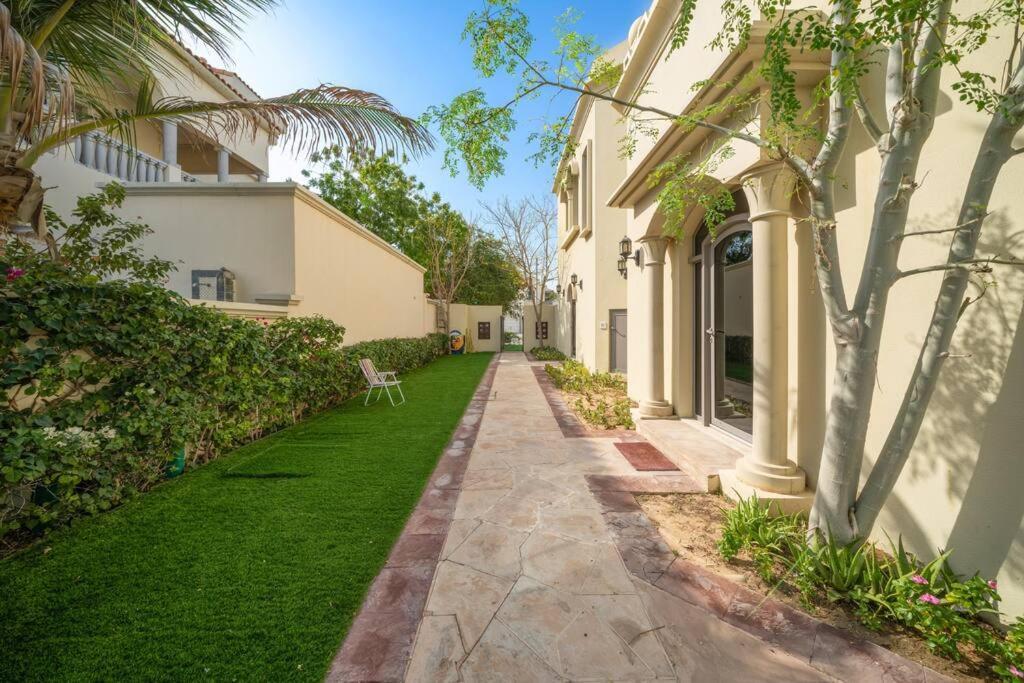 Beachfront For 10 Guests With Full Kitchen & View Villa