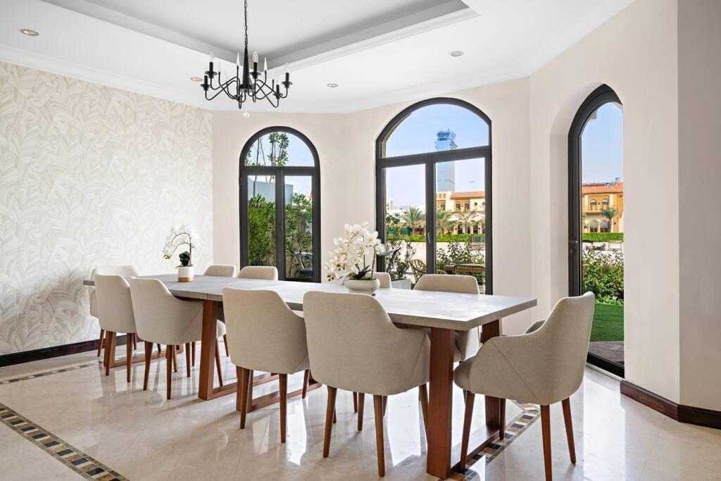 Beachfront For 10 Guests With Full Kitchen & View Villa