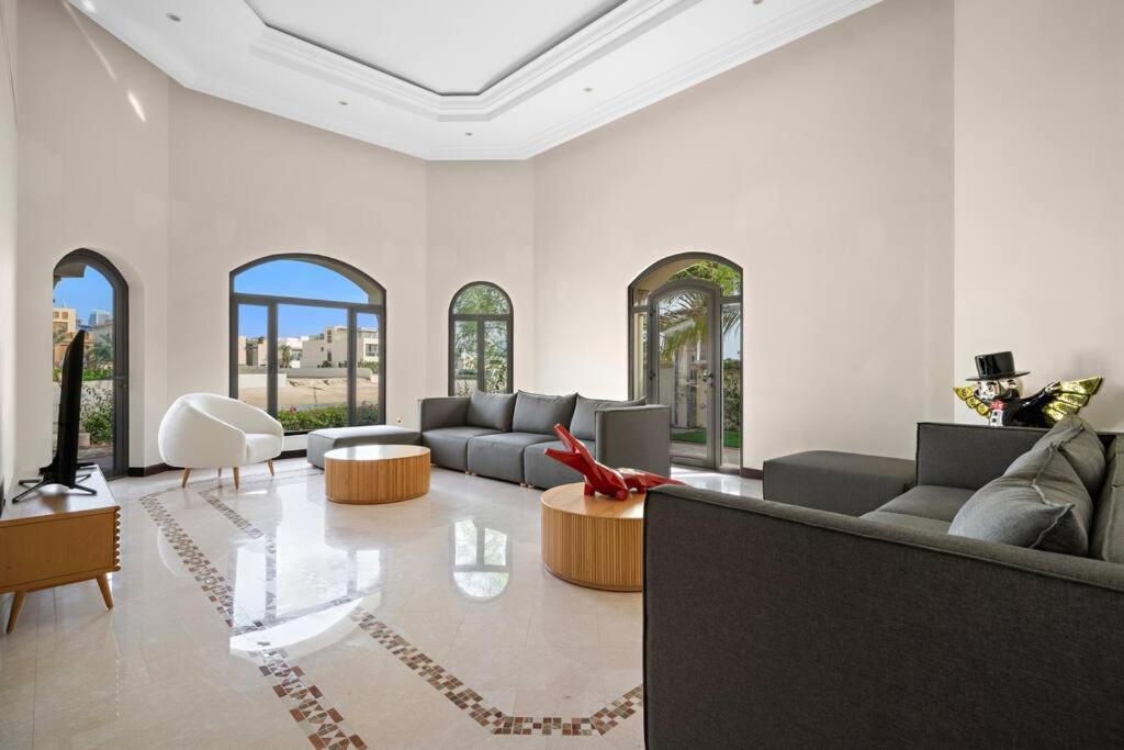 First Class Private Retreat In Paradise Villa Dubai